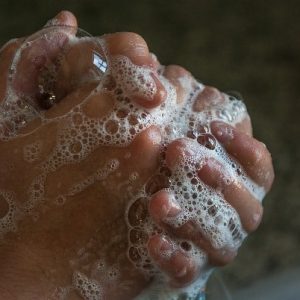 Lavarsi le mani con sapore all'aloe vera
